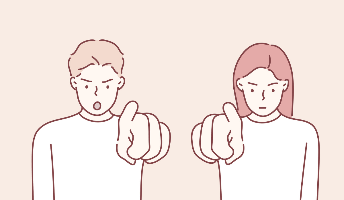 指を向けている男女